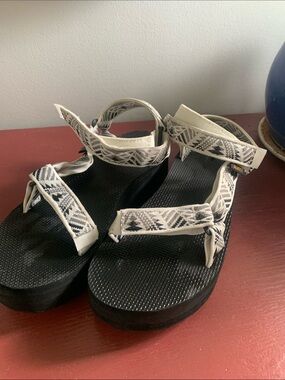 Teva Women's Platform Sandals in Black and Cream Aztec Straps